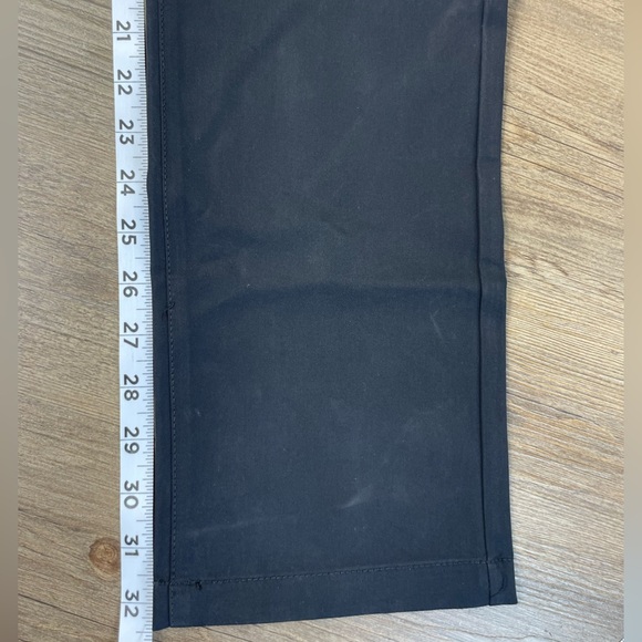 NWT Men’s Black Ultimate Tech Slim Chino Pants with Built in Flex, size 31x34 - Picture 8 of 10